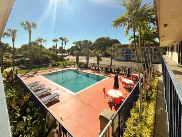 Motel 6 Riviera Beach Fl Bagian luar foto