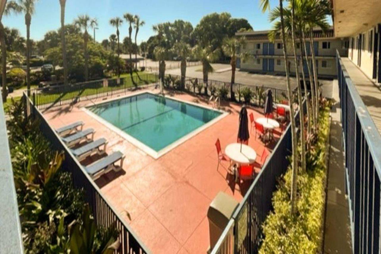 Motel 6 Riviera Beach Fl Bagian luar foto
